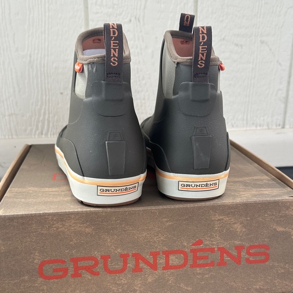 Brand New Grundéns Women's Deck Boss 6” Ankle Boots - Olive - Picture 7 of 11